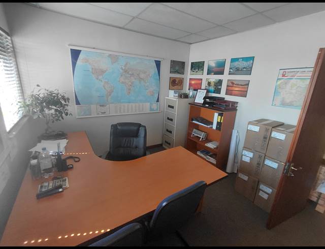 573M² OFFICE FOR SALE IN BRYANSTON